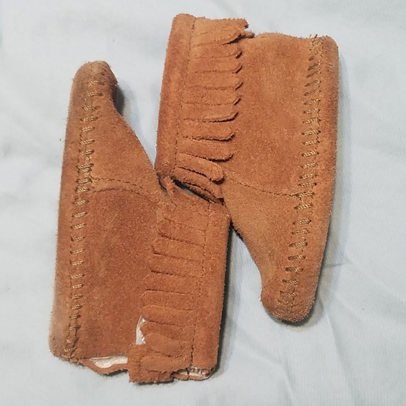 Minnetonka Moccasins |Leather Fringe Baby Booties - Picture 1 of 6